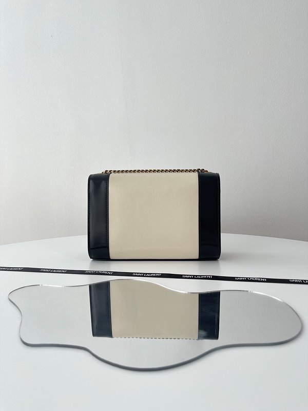 생로랑 나파 가죽 소재의 KATE 스몰 [매장가 386만원대]