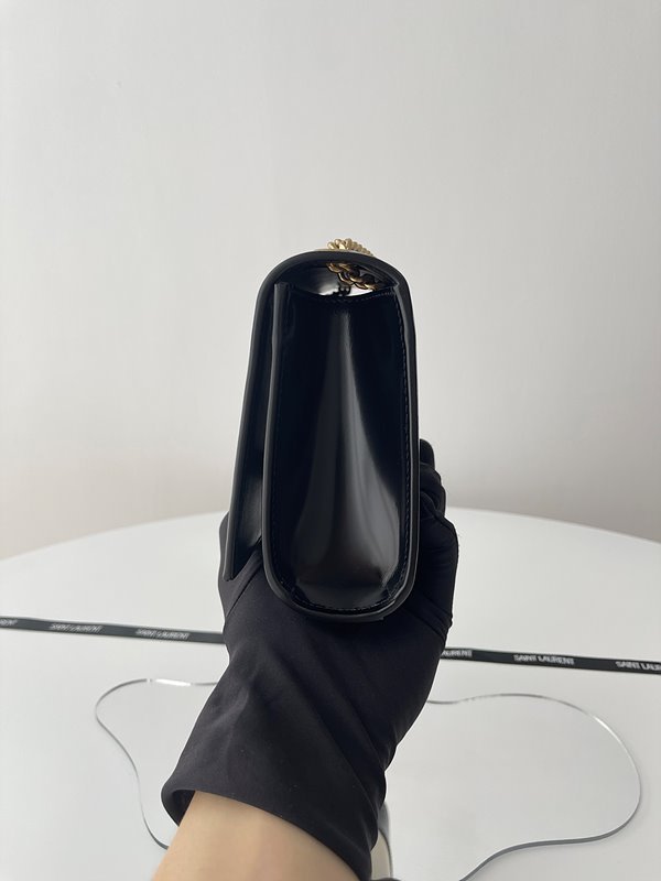 생로랑 나파 가죽 소재의 KATE 스몰 [매장가 386만원대]