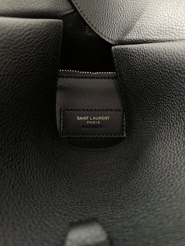 생로랑 그레인 가죽 소재 스몰 5 A 7 [매장가 355만원대]