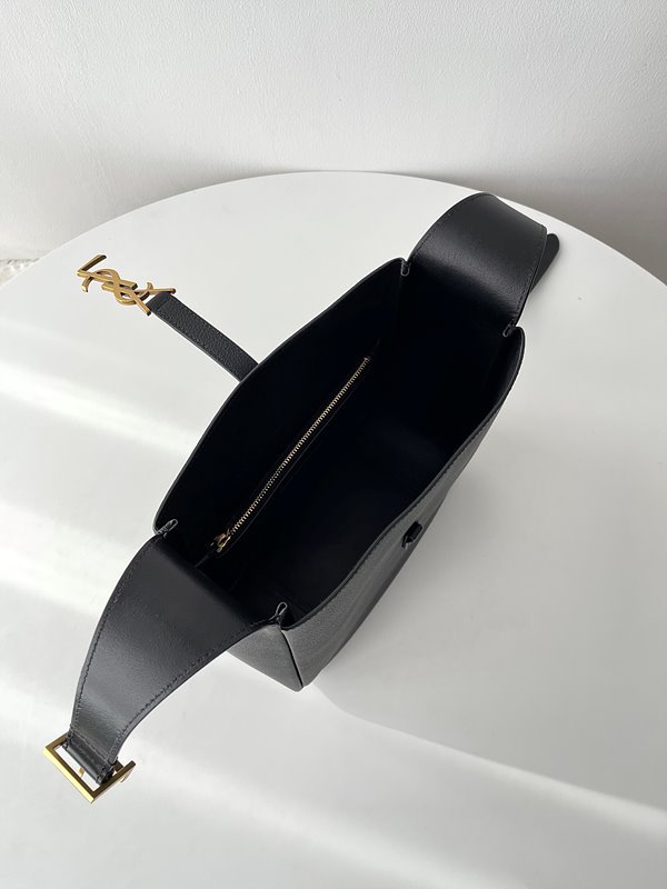 생로랑 그레인 가죽 소재 스몰 5 A 7 [매장가 355만원대]