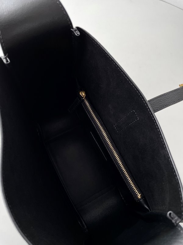 생로랑 그레인 가죽 소재 스몰 5 A 7 [매장가 355만원대]