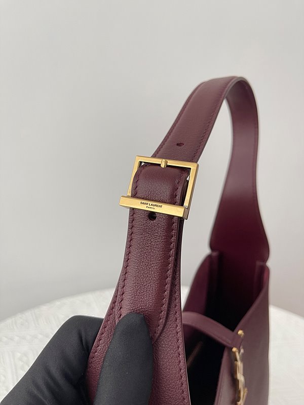 생로랑 그레인 가죽 소재 스몰 5 A 7 [매장가 355만원대]