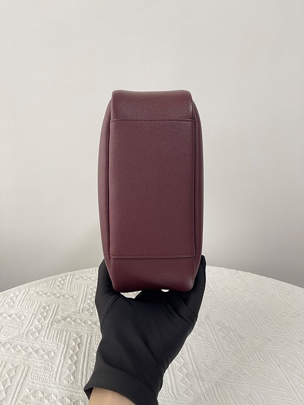 생로랑 그레인 가죽 소재 스몰 5 A 7 [매장가 355만원대]