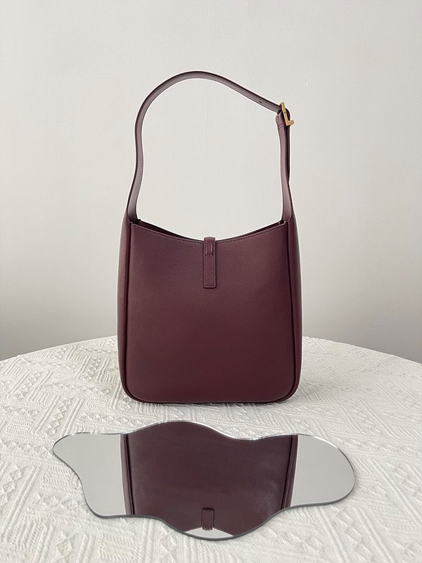 생로랑 그레인 가죽 소재 스몰 5 A 7 [매장가 355만원대]