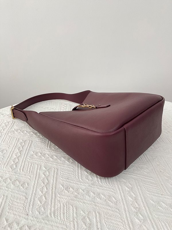 생로랑 그레인 가죽 소재 스몰 5 A 7 [매장가 355만원대]