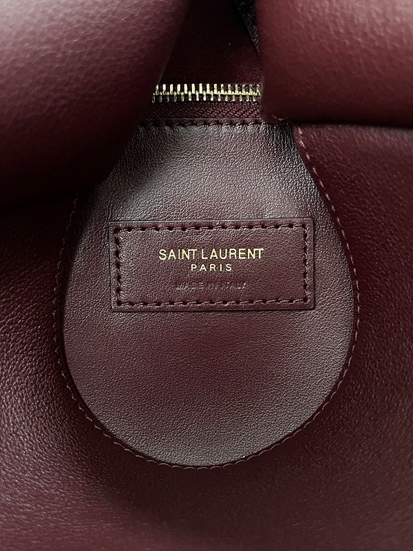 생로랑 그레인 가죽 소재 스몰 5 A 7 [매장가 355만원대]