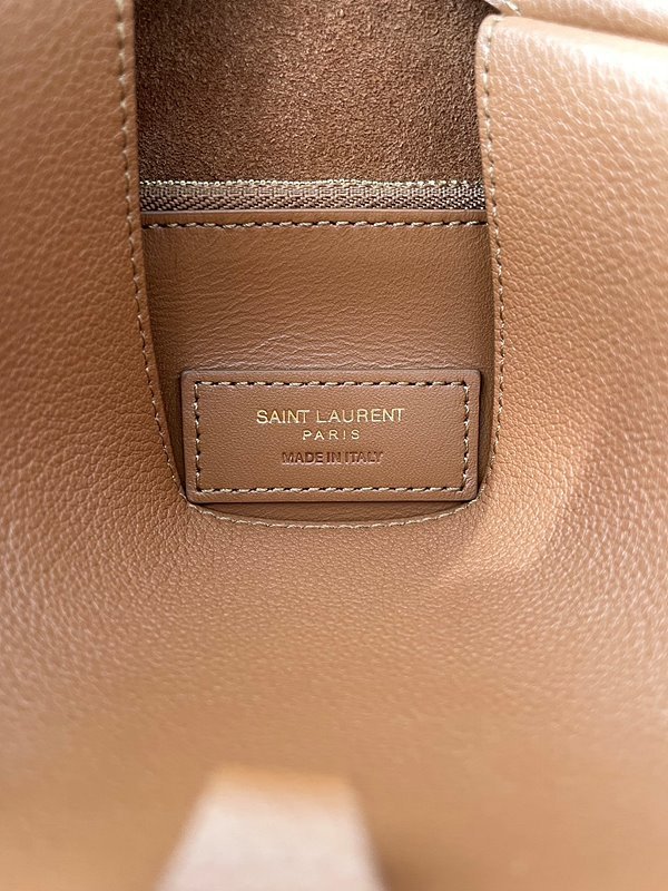 생로랑 그레인 가죽 소재 스몰 5 A 7 [매장가 355만원대]