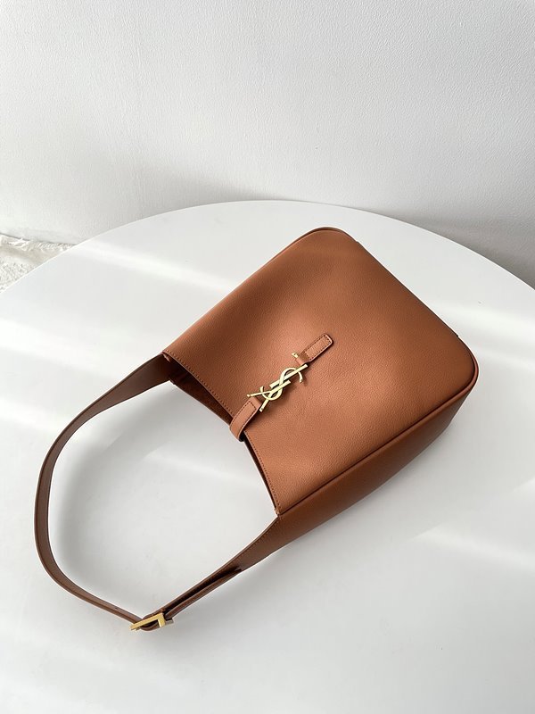 생로랑 그레인 가죽 소재 스몰 5 A 7 [매장가 355만원대]