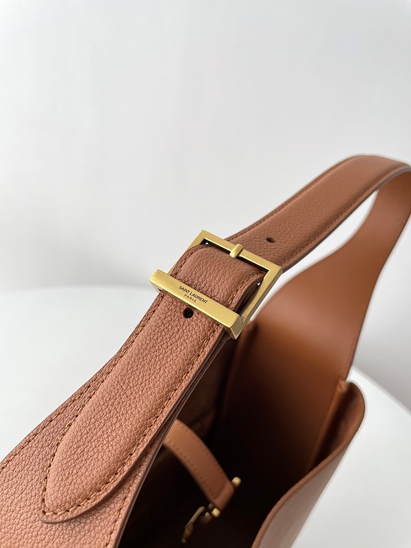 생로랑 그레인 가죽 소재 스몰 5 A 7 [매장가 355만원대]