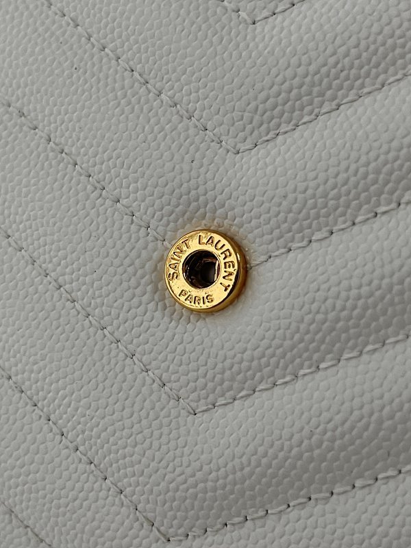 생로랑 그랑 드 뿌드르 가죽 소재 CASSANDRE 클래식 체인 지갑 [매장가 235만원대]