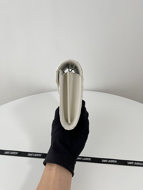 생로랑 그랑 드 뿌드르 가죽 소재 CASSANDRE 클래식 체인 지갑 [매장가 235만원대]