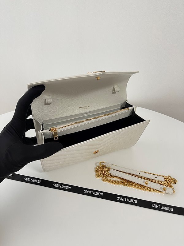 생로랑 그랑 드 뿌드르 가죽 소재 CASSANDRE 클래식 체인 지갑 [매장가 235만원대]