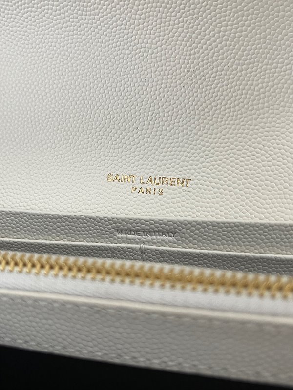 생로랑 그랑 드 뿌드르 가죽 소재 CASSANDRE 클래식 체인 지갑 [매장가 235만원대]