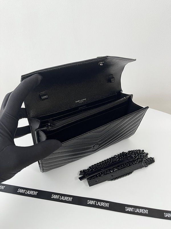 생로랑 그랑 드 뿌드르 가죽 소재 CASSANDRE 클래식 체인 지갑 [매장가 235만원대]