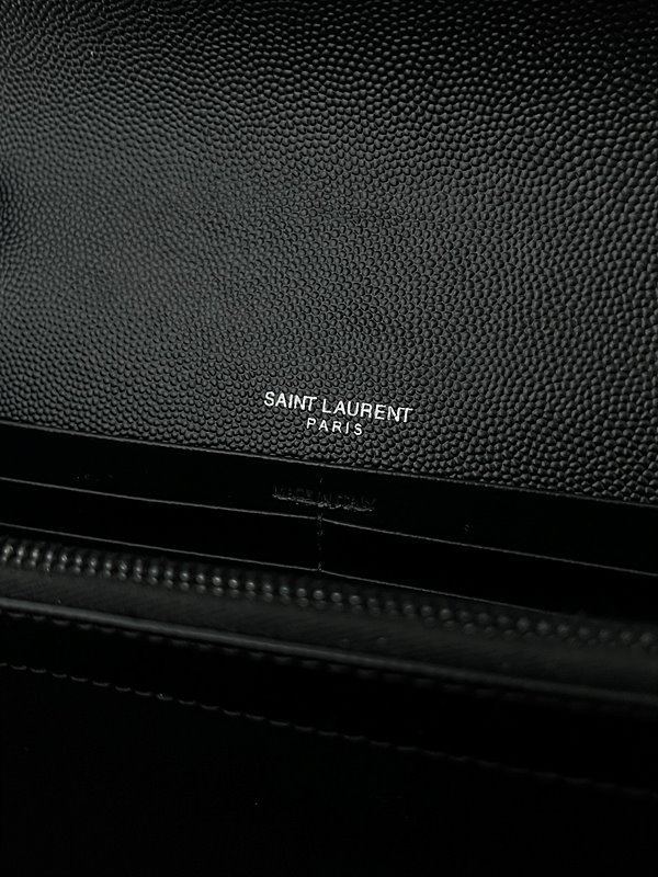 생로랑 그랑 드 뿌드르 가죽 소재 CASSANDRE 클래식 체인 지갑 [매장가 235만원대]