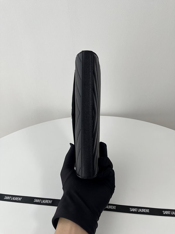 생로랑 그랑 드 뿌드르 가죽 소재 CASSANDRE 클래식 체인 지갑 [매장가 235만원대]