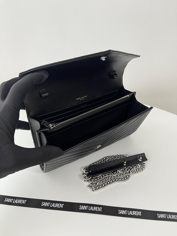 생로랑 그랑 드 뿌드르 가죽 소재 CASSANDRE 클래식 체인 지갑 [매장가 235만원대]