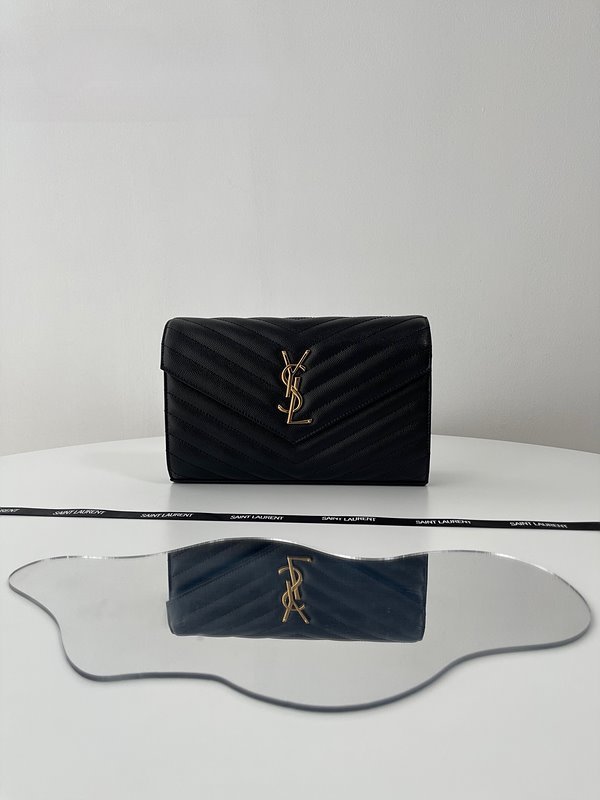 생로랑 그랑 드 뿌드르 가죽 소재 CASSANDRE 클래식 체인 지갑 [매장가 235만원대]