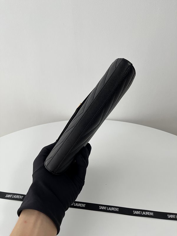 생로랑 그랑 드 뿌드르 가죽 소재 CASSANDRE 클래식 체인 지갑 [매장가 235만원대]