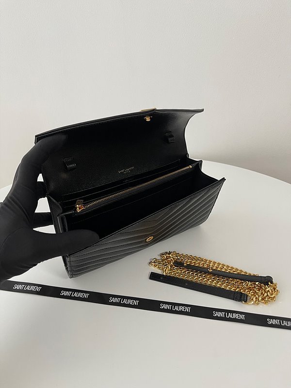 생로랑 그랑 드 뿌드르 가죽 소재 CASSANDRE 클래식 체인 지갑 [매장가 235만원대]