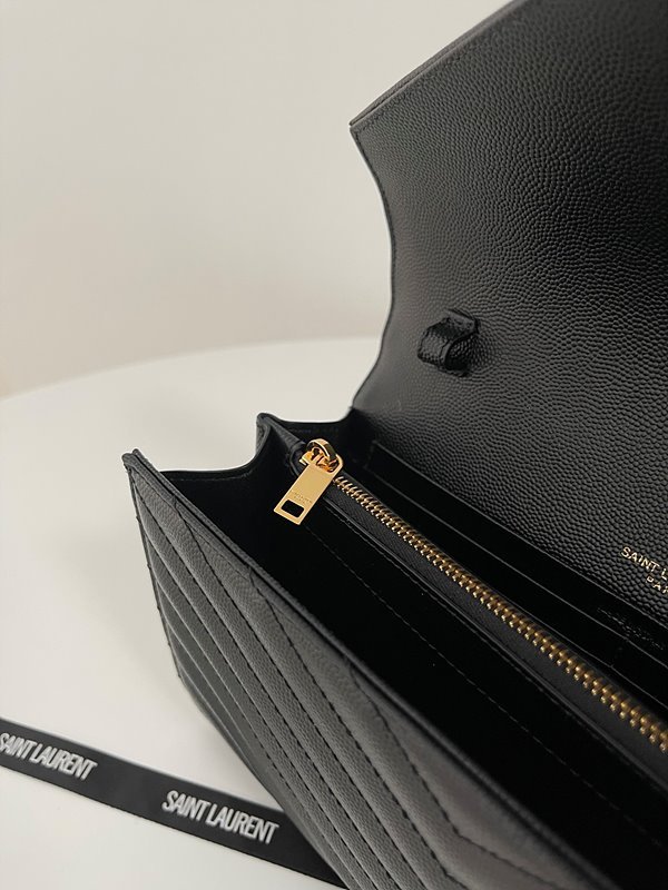 생로랑 그랑 드 뿌드르 가죽 소재 CASSANDRE 클래식 체인 지갑 [매장가 235만원대]