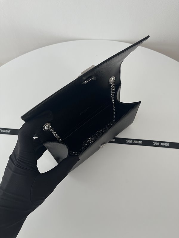 생로랑 그랑 드 뿌드르 가죽 KATE 스몰백 [매장가 279만원대]