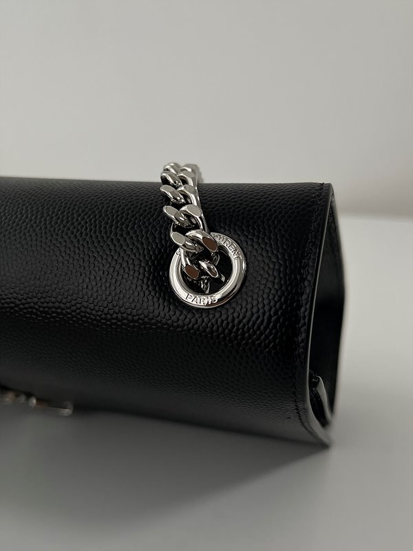 생로랑 그랑 드 뿌드르 가죽 KATE 미디엄백 [매장가 315만원대]