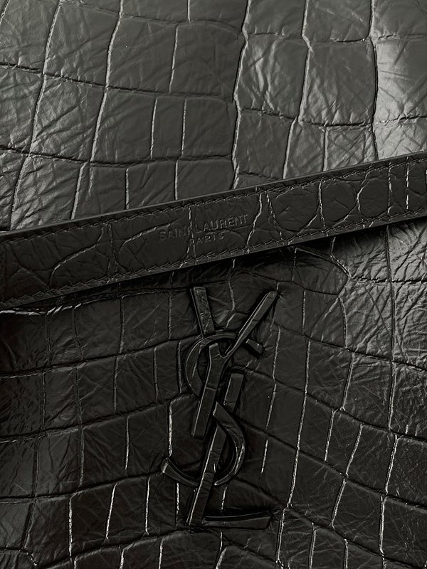 생로랑 NIKI 미디엄 쇼핑백 [매장가 340만원대]