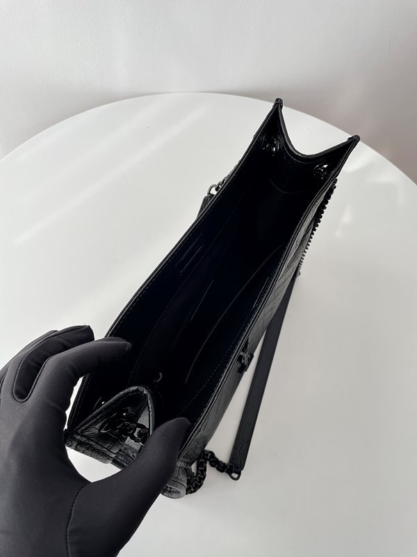 생로랑 NIKI 미디엄 쇼핑백 [매장가 340만원대]