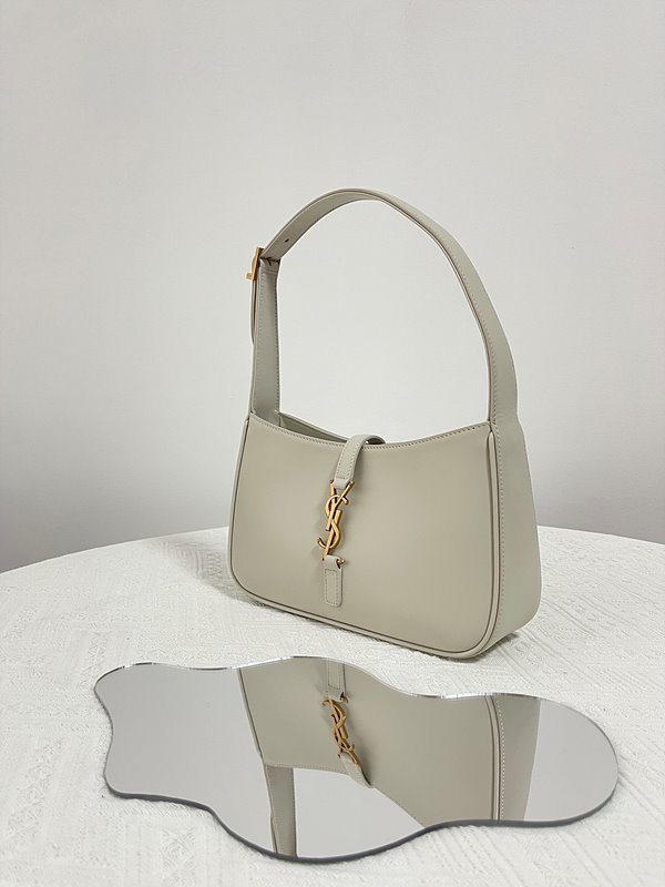 생로랑 스무드 가죽 5 A 7 [매장가 319만원대]