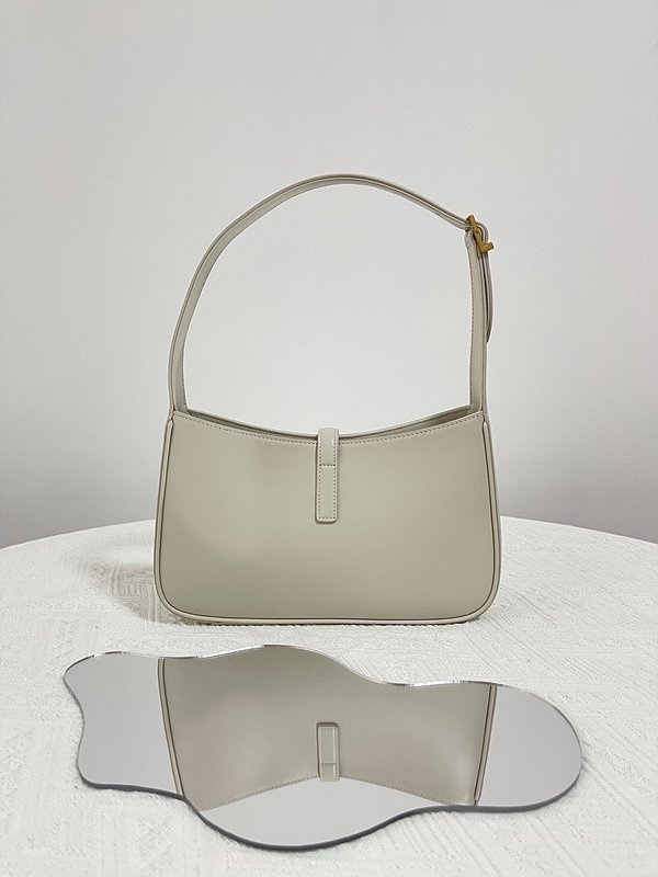 생로랑 스무드 가죽 5 A 7 [매장가 319만원대]