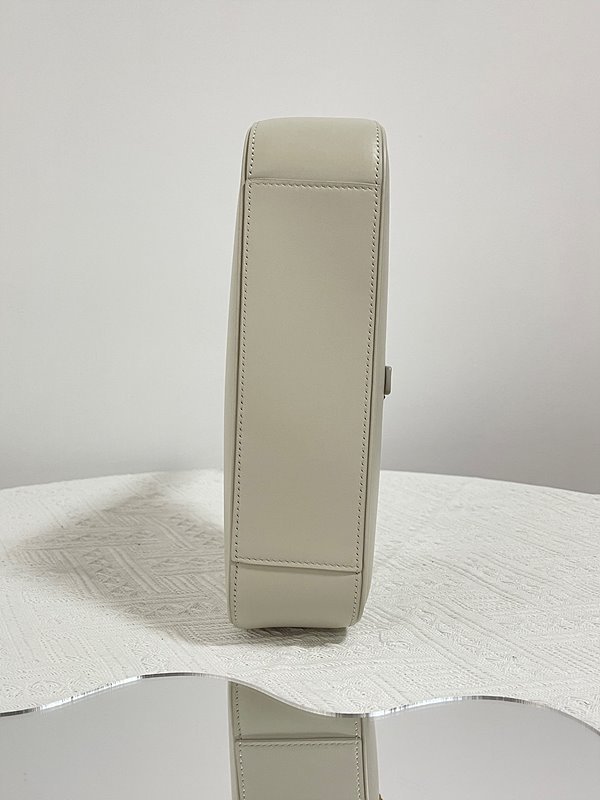 생로랑 스무드 가죽 5 A 7 [매장가 319만원대]