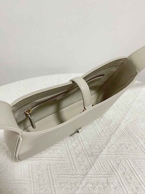 생로랑 스무드 가죽 5 A 7 [매장가 319만원대]