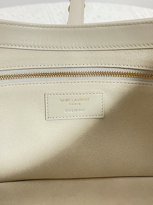 생로랑 스무드 가죽 5 A 7 [매장가 319만원대]