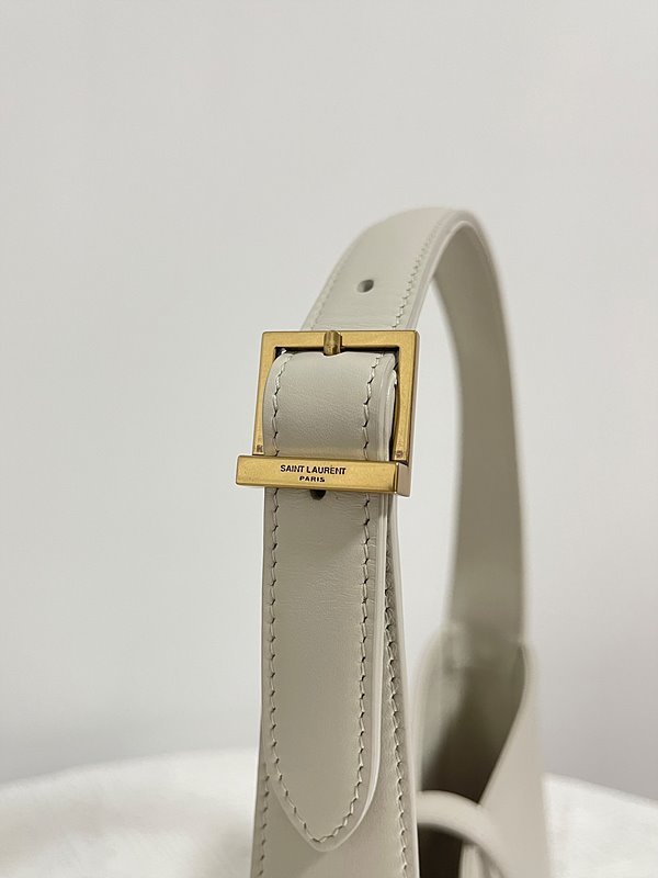 생로랑 스무드 가죽 5 A 7 [매장가 319만원대]