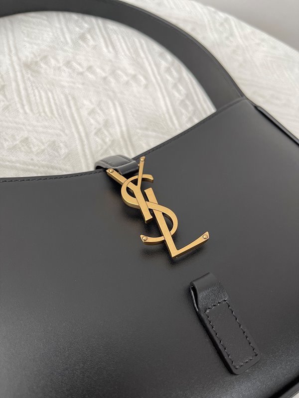 생로랑 스무드 가죽 5 A 7 [매장가 319만원대]