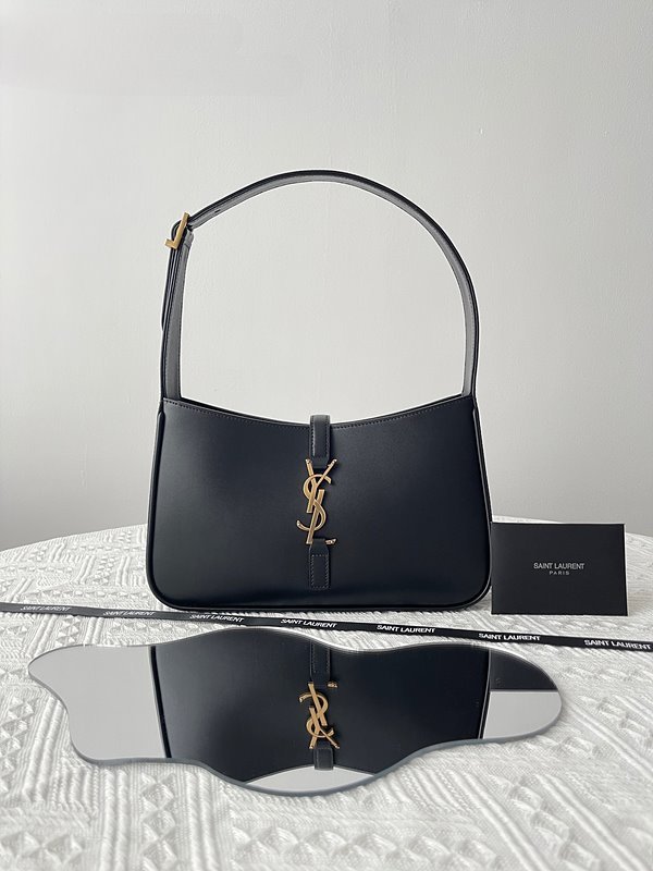 생로랑 스무드 가죽 5 A 7 [매장가 319만원대]