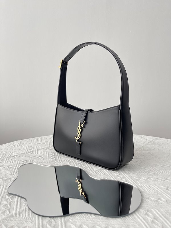 생로랑 스무드 가죽 5 A 7 [매장가 319만원대]