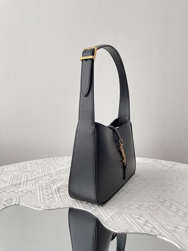 생로랑 스무드 가죽 5 A 7 [매장가 319만원대]