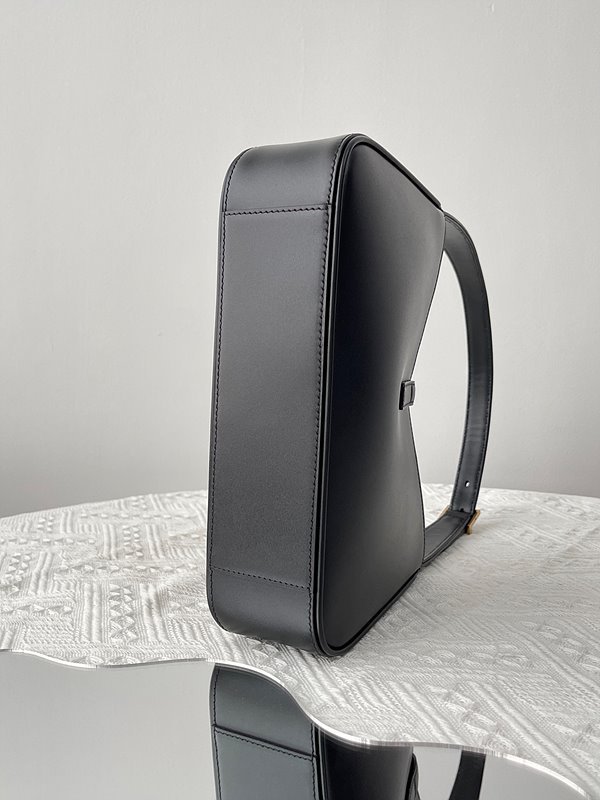 생로랑 스무드 가죽 5 A 7 [매장가 319만원대]