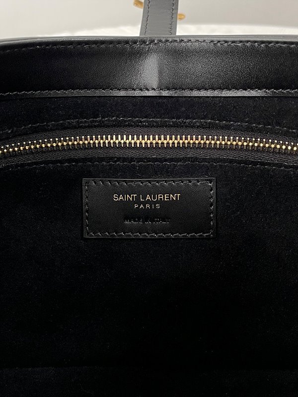 생로랑 스무드 가죽 5 A 7 [매장가 319만원대]