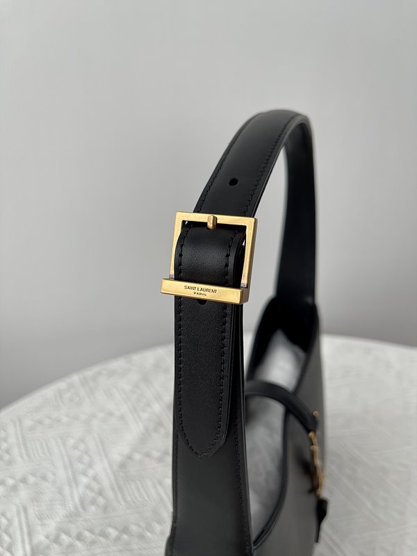 생로랑 스무드 가죽 5 A 7 [매장가 319만원대]