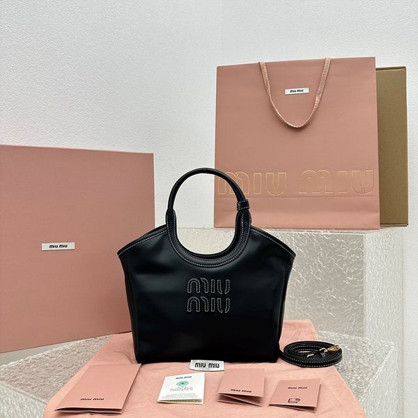 미우미우 아이비 가죽 백 라지 블랙 [매장가 330만원대]