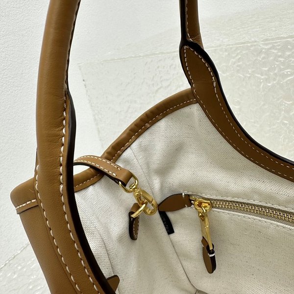 미우미우 아이비 가죽 백 라지 브라운 [매장가 330만원대]