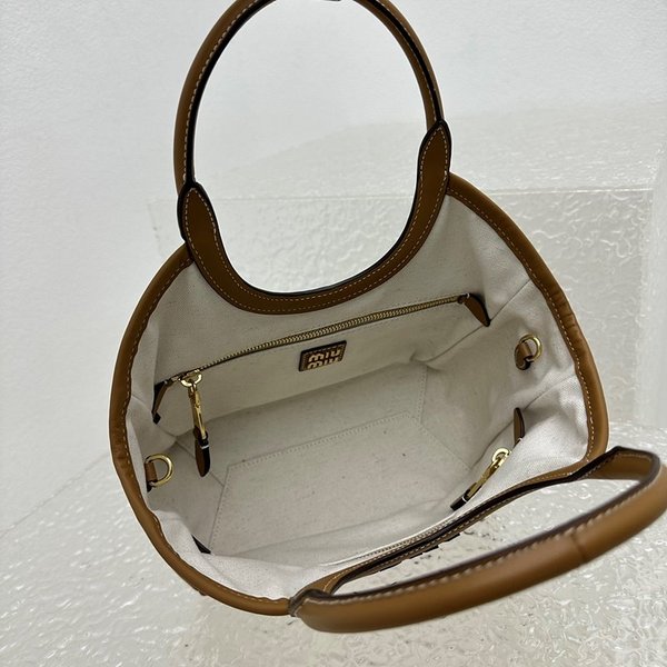 미우미우 아이비 가죽 백 라지 브라운 [매장가 330만원대]