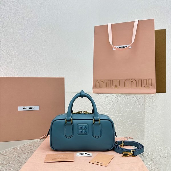 미우미우 아르카디 가죽 백 마리나블루 [매장가 330만원대]