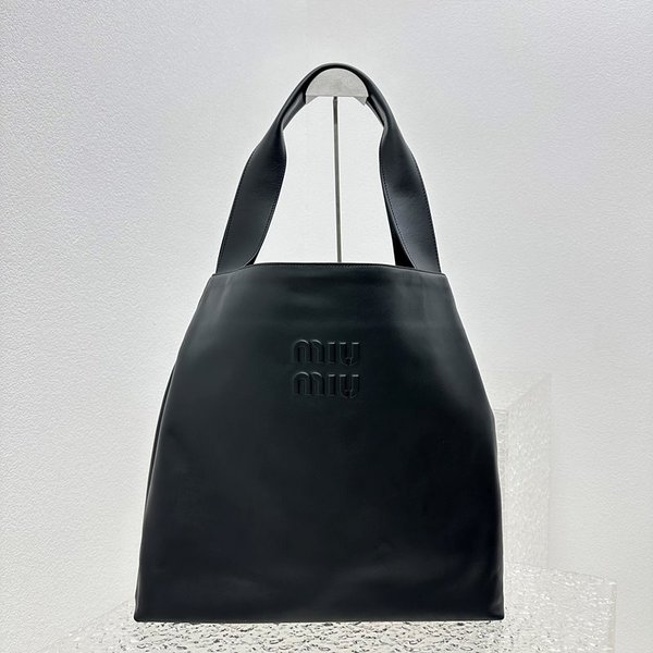 미우미우 가죽 호보 백 [매장가 360만원대]
