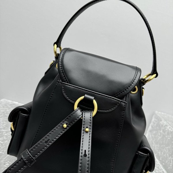 미우미우 가죽 미디엄 백팩 블랙 [매장가 465만원대]