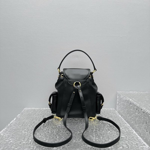 미우미우 가죽 미디엄 백팩 블랙 [매장가 465만원대]