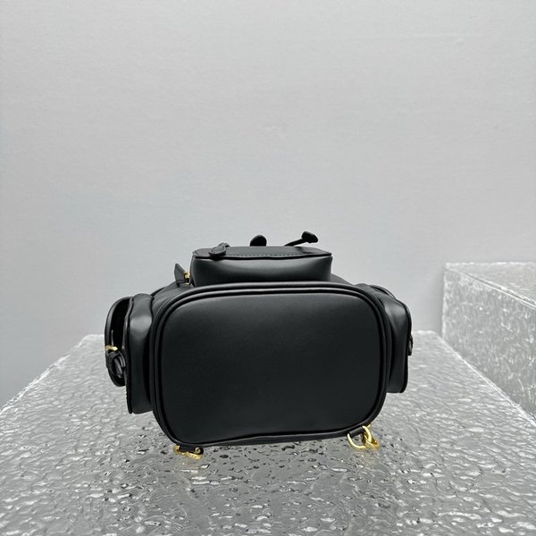 미우미우 가죽 미디엄 백팩 블랙 [매장가 465만원대]